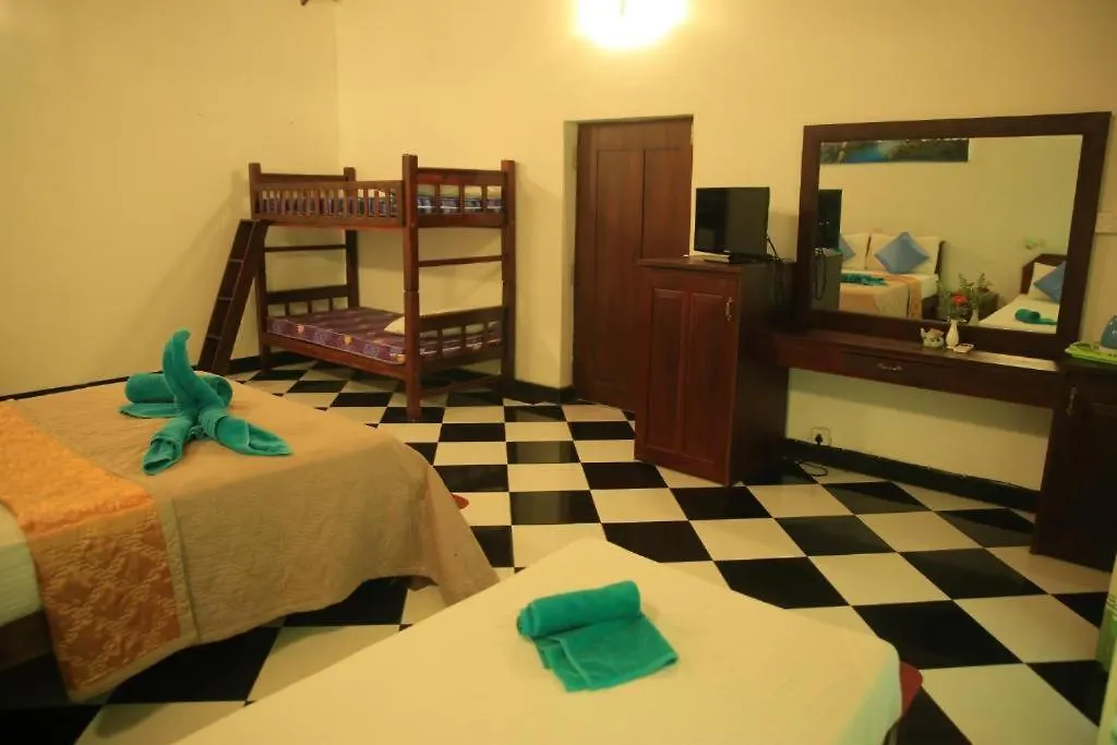 Green Light Holiday Village Негомбо 3*,  Шри-Ланка